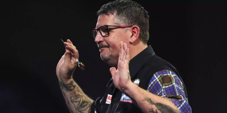 Gary Anderson jubelt nach seinem Sieg gegen Adrian Lewis. Foto: Kieran Cleeves/PA Wire/dpa