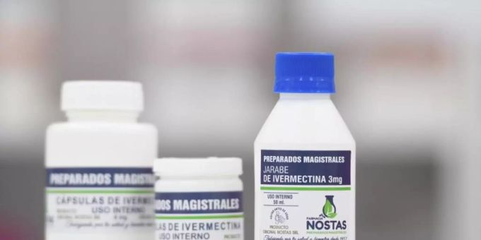 Ivermectin-Kapseln und Ivermectin-Tropfen stehen auf der Theke in einer Apotheke in Bolivien. Mit dem Präparat werden eigentlich Parasiten bekämpft - nicht Viren wie Sars-CoV-2. Foto: Rodrigo Urzagasti/dpa Ivermectin-Kapseln und Ivermectin-Tropfen stehen auf der Theke in einer Apotheke in Bolivien. Mit dem Präparat werden eigentlich Parasiten bekämpft - nicht Viren wie Sars-CoV-2. Foto: Rodrigo Urzagasti/dpa