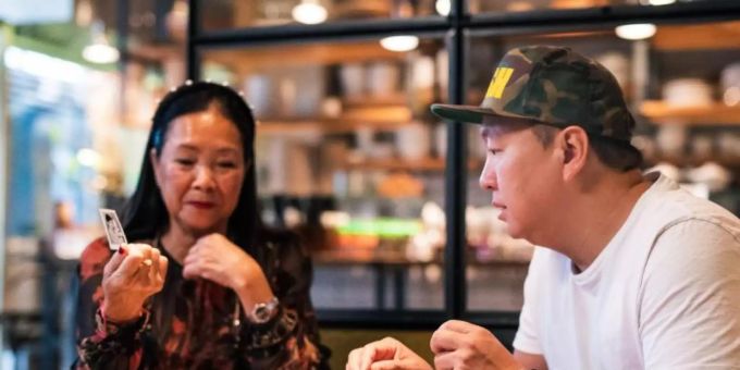 Starkoch The Duc Ngo betreibt inzwischen 14 Restaurants. Als Fünfjähriger kam er mit seiner Mutter aus Vietnam über Hongkong nach Deutschland. Foto: Lars Ahnfeldt/ZDF/dpa Starkoch The Duc Ngo betreibt inzwischen 14 Restaurants. Als Fünfjähriger kam er mit seiner Mutter aus Vietnam über Hongkong nach Deutschland. Foto: Lars Ahnfeldt/ZDF/dpa
