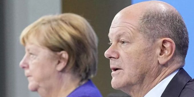 Die geschäftsführende Bundeskanzlerin Angela Merkel und ihr designierter Nachfolger Olaf Scholz bei einer Pressekonferenz im Bundeskanzleramt. Foto: Michael Kappeler/dpa POOL/dpa Die geschäftsführende Bundeskanzlerin Angela Merkel und ihr designierter Nachfolger Olaf Scholz bei einer Pressekonferenz im Bundeskanzleramt. Foto: Michael Kappeler/dpa POOL/dpa