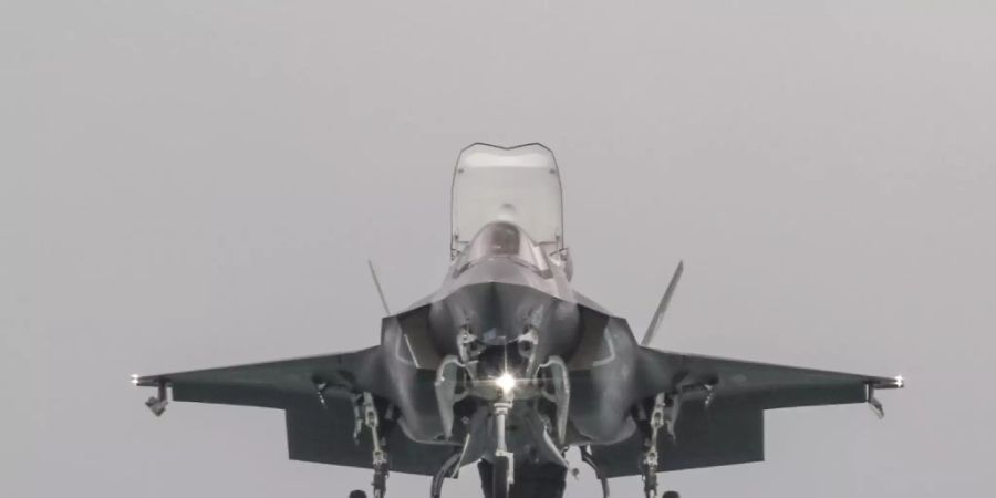 Nach dem überraschend deutlichen Entscheid des Bundesrats für den F-35-Kampfjet aus den USA nimmt die Geschäftsprüfungskommission des Nationalrats das Evaluationsverfahren unter die Lupe. (Archivbild)