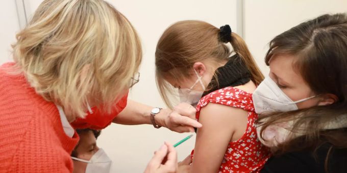 Neu werden in vielen Schweizer Kantonen Kinder ab 5 Jahren geimpft. (Symbolbild). Coronavirus