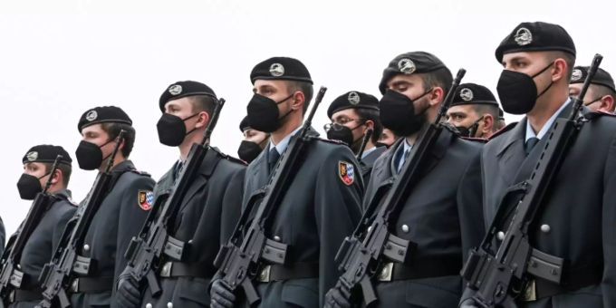 Viele Männer in der Truppe Viele Männer in der Truppe