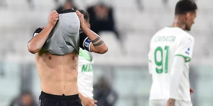 Paulo Dybala nervt sich über die enttäuschende Niederlage. Juve