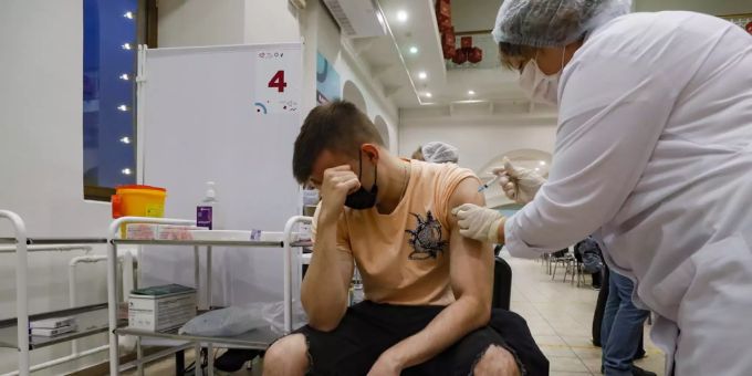 In Russland lassen sich nur wenige Menschen gegen das Coronavirus impfen. coronavirus russland