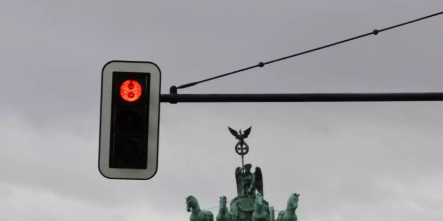 Ampel am Brandenburger Tor in Berlin