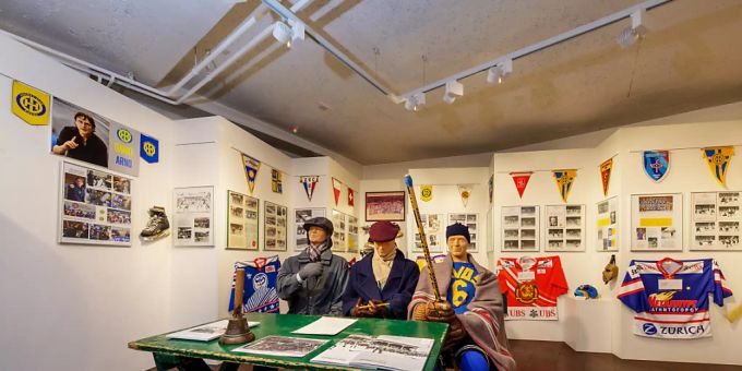 Neben dem Wintersportmuseum in Davos zeigen das Kirchner Museum, das Heimatmuseum und das Medizinmuseum unterschiedliche Aspekte des Lebens um die Wende vom 19. zum 20. Jahrhundert im mondänen Kurort Davos. «Mythos Davos» heisst die gemeinsame Ausstellung. Neben dem Wintersportmuseum in Davos zeigen das Kirchner Museum, das Heimatmuseum und das Medizinmuseum unterschiedliche Aspekte des Lebens um die Wende vom 19. zum 20. Jahrhundert im mondänen Kurort Davos. «Mythos Davos» heisst die gemeinsame Ausstellung.