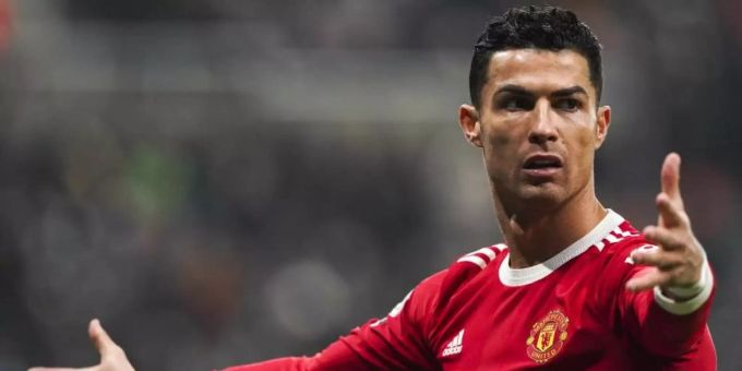 Cristiano Ronaldo spielt derzeit für Manchester United in der Premier League. Foto: Owen Humphreys/PA Wire/dpa Cristiano Ronaldo spielt derzeit für Manchester United in der Premier League. Foto: Owen Humphreys/PA Wire/dpa