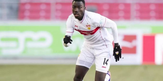 Muss bis zum Resultat des PCR-Tests mit Training aussetzen: VfB-Spieler Silas Katompa Mvumpa. Foto: Tom Weller/dpa Muss bis zum Resultat des PCR-Tests mit Training aussetzen: VfB-Spieler Silas Katompa Mvumpa. Foto: Tom Weller/dpa