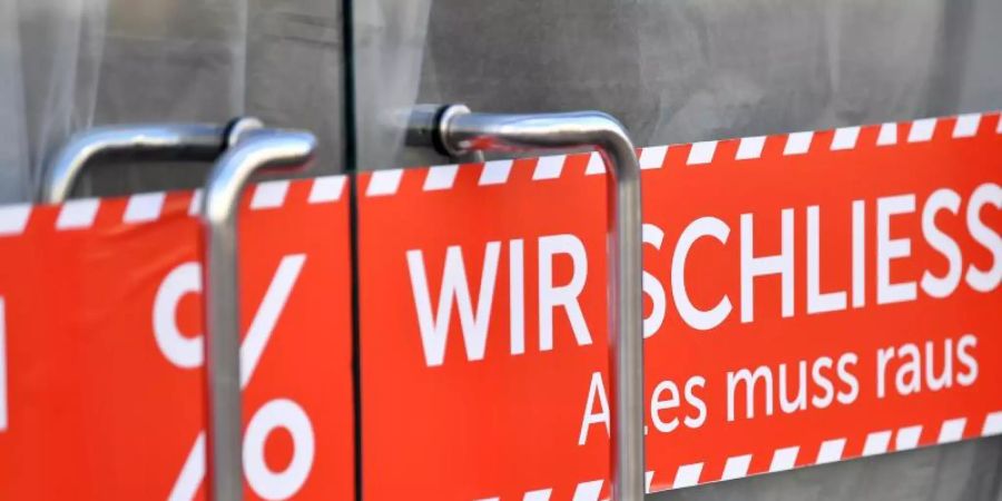 Ein geschlossenes Geschäft in Erfurt. Foto: Martin Schutt/dpa-Zentralbild/dpa