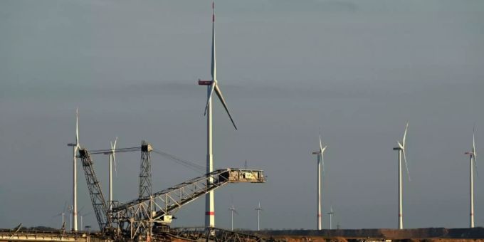 Kohleabbau und Windenergie in Garzweiler Kohleabbau und Windenergie in Garzweiler