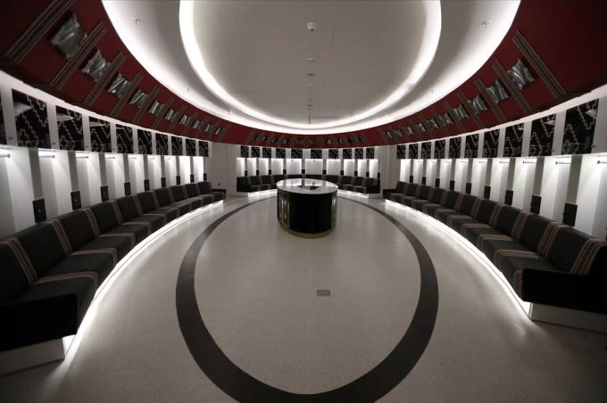 Die Kabine des al-Bayt-Stadions sind hochmodern. al-Bayt-Stadion