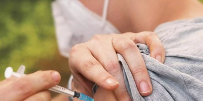 Die EMA hat sich für die Zulassung des Biontech/Pfizer-Impfstoffes für Kinder ausgesprochen. Offiziell muss die EU-Kommission nun noch zustimmen. Foto: David Young/dpa/dpa-tmn Die EMA hat sich für die Zulassung des Biontech/Pfizer-Impfstoffes für Kinder ausgesprochen. Offiziell muss die EU-Kommission nun noch zustimmen. Foto: David Young/dpa/dpa-tmn