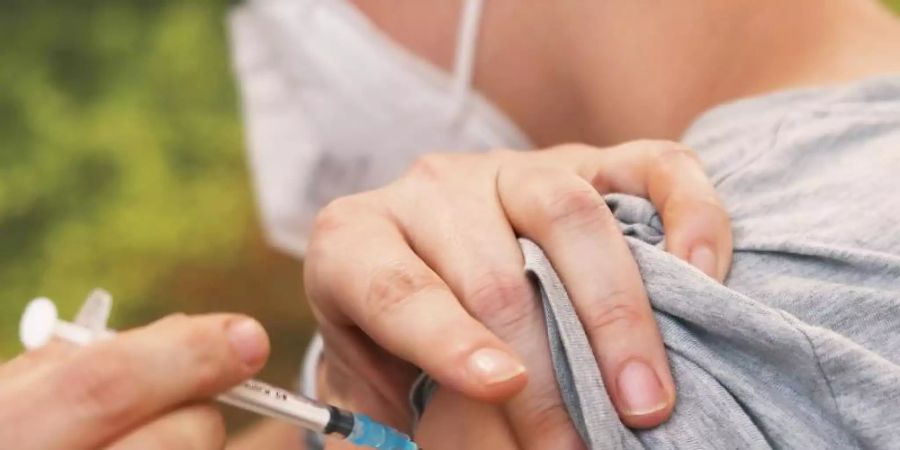 Die EMA hat sich für die Zulassung des Biontech/Pfizer-Impfstoffes für Kinder ausgesprochen. Offiziell muss die EU-Kommission nun noch zustimmen. Foto: David Young/dpa/dpa-tmn