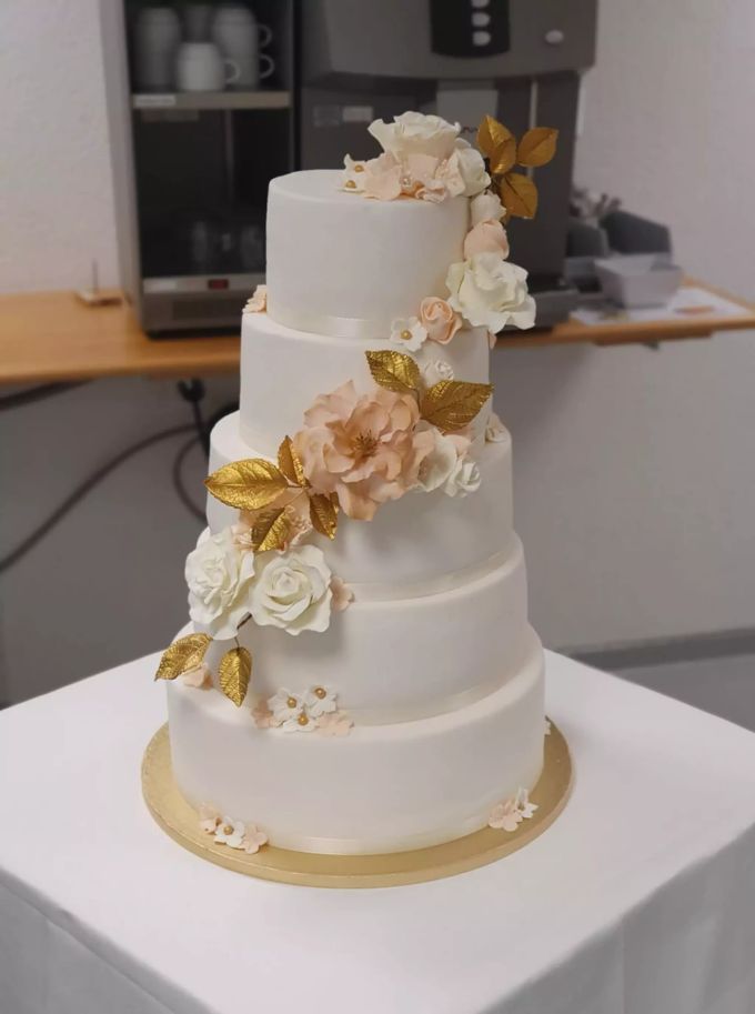 Im Naschwerk bereitet die Bäckerin auch Hochzeitstorten zu. Nancys Naschwerk