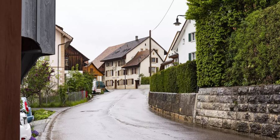 Der Dorfkern Wenslingen mit dem Gasthaus Rössli.