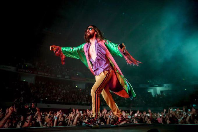 Er ist der Frontsänger von Thirty Seconds To Mars. jared leto
