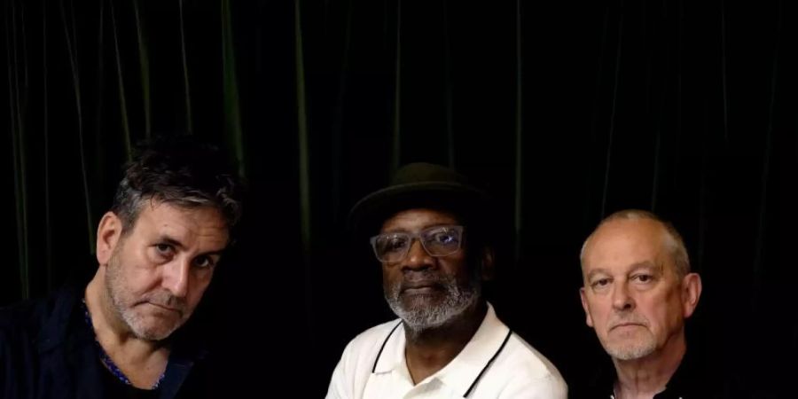 Terry Hall (l-r), Lynval Golding und ‎Horace Panter wollten unbedingt mal wieder «fröhlichen Lärm» machen. Foto: --/Universal Music/dpa