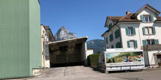 Belagsarbeiten am Busbahnhof Seewen