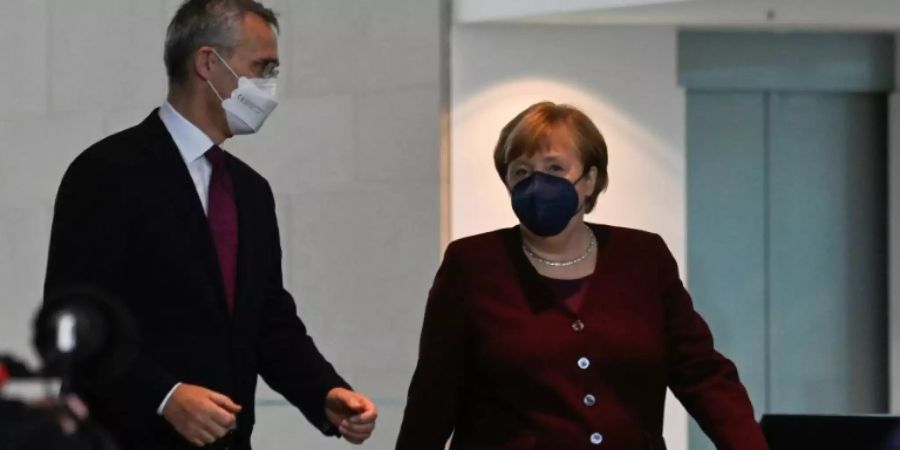 Angela Merkel (CDU) und Nato-Generalsekretär Jens Stoltenberg