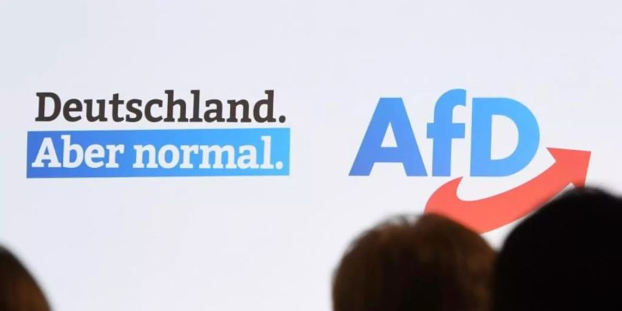 Teilnehmer der «Alternativen Nachrichtengruppe Bayern» sollen unter anderem über einen Bürgerkrieg in Deutschland diskutiert haben. Foto: Angelika Warmuth/dpa