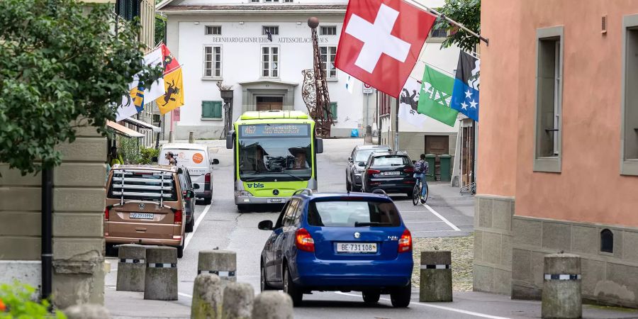 BLS Bus der Busland AG in den engen Strassen der Altstadt von Burgdorf.