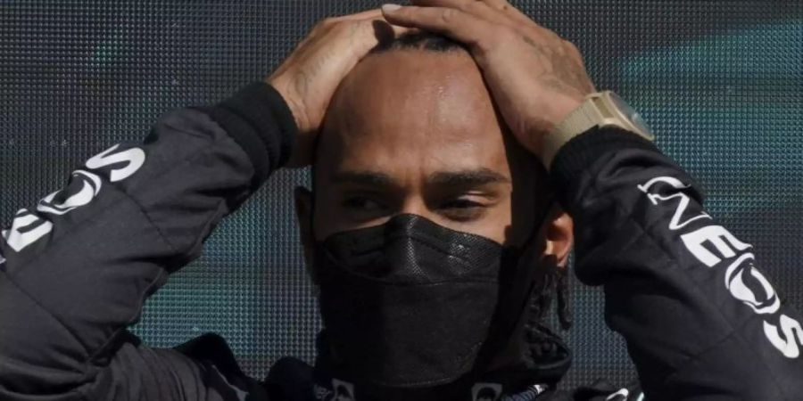 Hat vor dem viertletzten Grand Prix der Saison 19 Punkte Rückstand auf Max Verstappen: Mercedes-Pilot Lewis Hamilton. Foto: Fernando Llano/AP/dpa