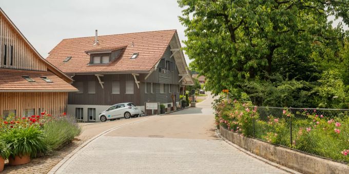 Die Dorfstrasse in Seegräben (ZH). Die Dorfstrasse in Seegräben (ZH).