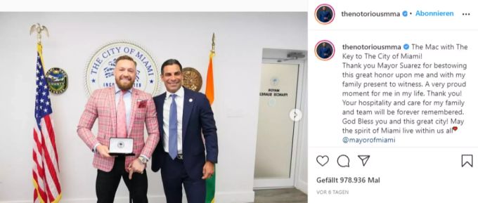 Conor McGregor erhält von Miamis Bürgermeister Francis Suarez den «Key to the City». conor mcgregor