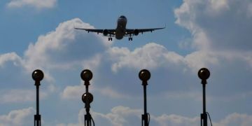 Flugzeug landend