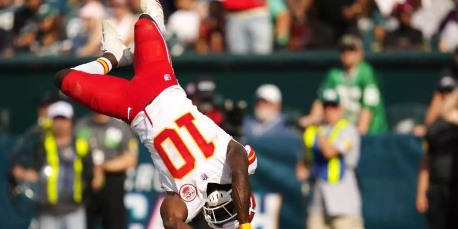 Tyreek Hill von den Kansas City Chiefs feiert nach seinem Touchdown in der Endzone. Foto: Matt Slocum/AP/dpa