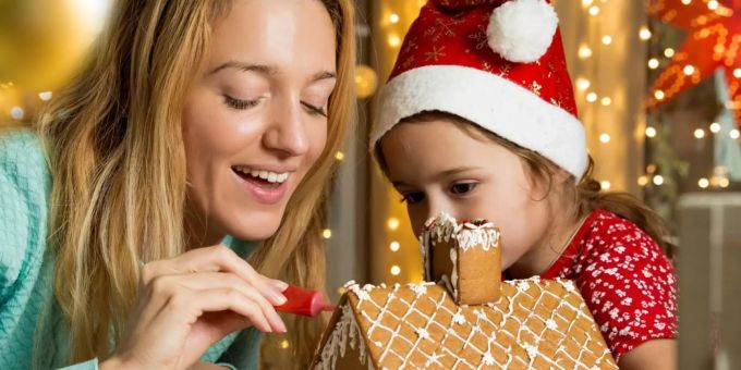 Spass für Gross und Klein: Ein Lebkuchenhaus darf in der Weihnachtszeit nicht fehlen.
