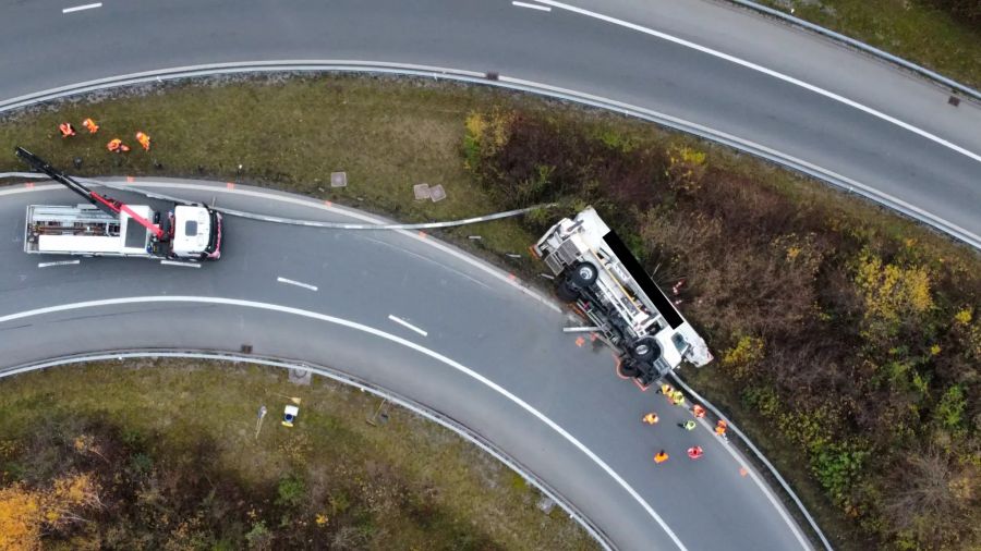 Die Unfallstelle in Rotkreuz ZG aus der Luft.