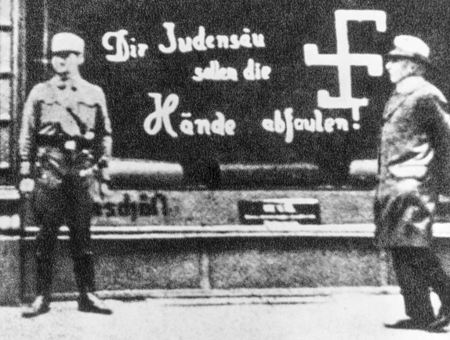 Dies liegt an der «historischen Verantwortung» Deutschlands. Wegen des Holocausts muss Deutschland für die Sicherheit der jüdischen Bevölkerung in Israel einstehen.