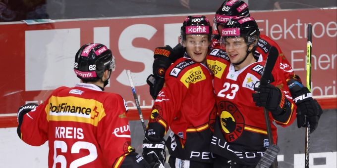 Benjamin Baumgartner trifft zweimal für den SCB. SCB