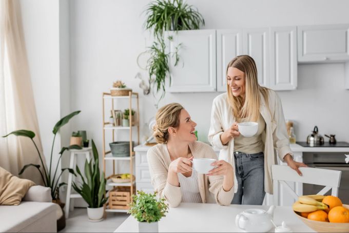 Das grüne Gewächs hat auch etwas Dekoratives. Indoor Gardening, Pflanzen, Innenbereich