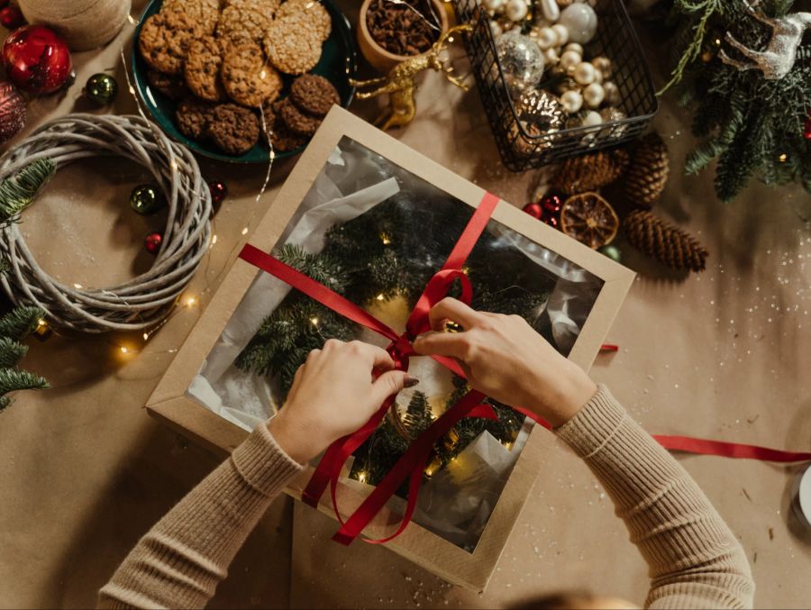 So sollen dann alle an Weihnachten ihr Geschenk erhalten.