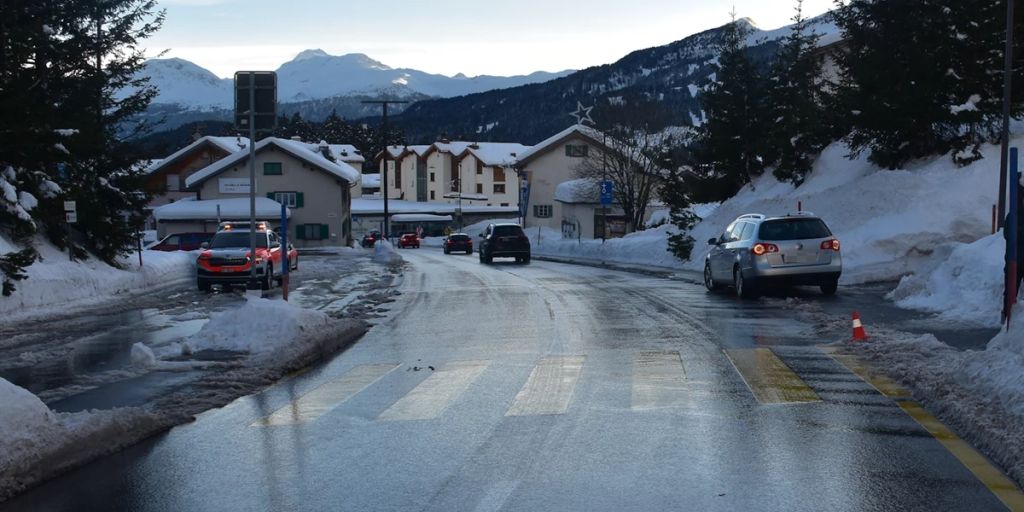 Girl Hit by Senior Citizen on Pedestrian Crossing in Valbella, Graubünden