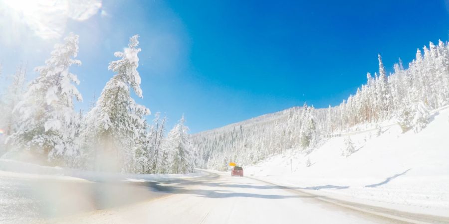 Ein Roadtrip allein im Winter kann eine tolle Erfahrung sein – vorausgesetzt, man ist auf alles vorbereitet.
