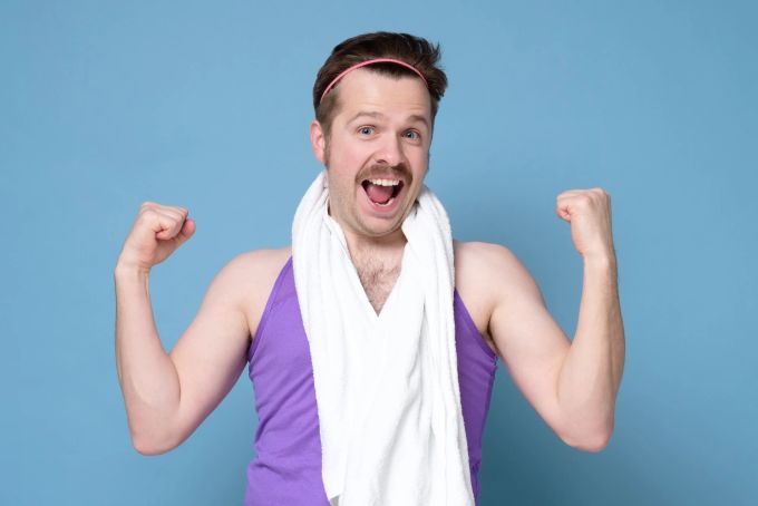 Motivation ist ein guter Schritt, um mit dem Sport loszulegen. Mann, Sport, Motivation, Vorsätze