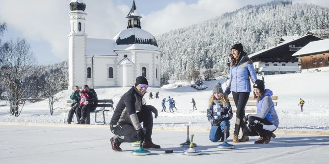 Familie Eisstockschiessen