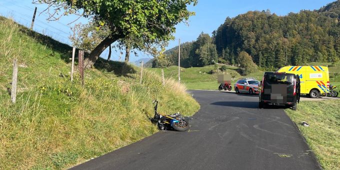 Ramiswil: Motorradlenker wird bei Kollision mit Auto schwer verletzt. Ramiswil: Kollision