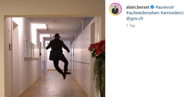 Alain Berset verlässt das Amt des Bundespräsidenten humorvoll. alain berset