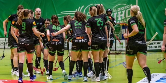 Die Wasanerinnen freuen sich über das gelungene Spiel und wichtige Punkte. Waldkirch-St. Gallen Jubel