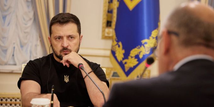 Der ukrainische Präsident Wolodymyr Selenskyj lobte das Treffen von Vertretern aus mehr als 60 Staaten in Malta als Zeichen der Einheit gegen den Aggressor Russland. Wolodymyr Selenskyj