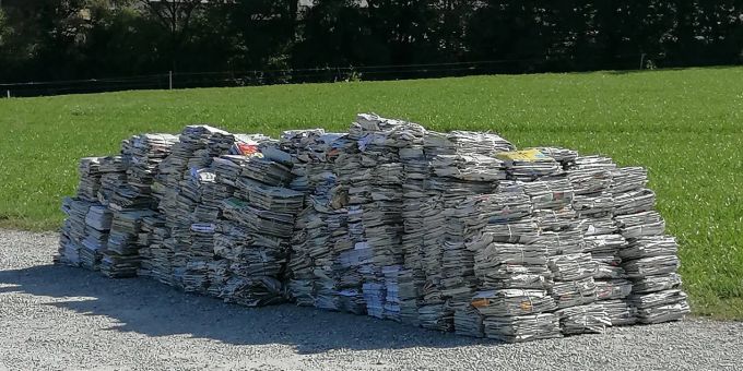Dieser einsame Berg Altpapier war alles, was Caroline A. an der Altpapier-Sammelstelle erwartete. Kein Container weit und breit. Altpapier-Berg