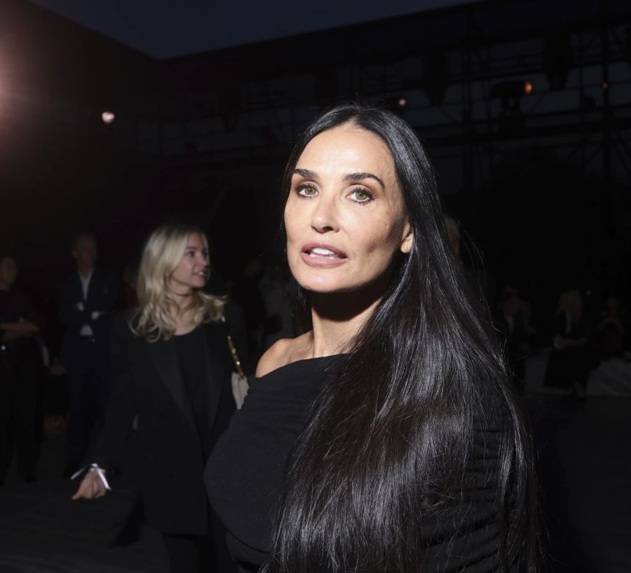 Demi Moore bei der Pariser Fashion Week.