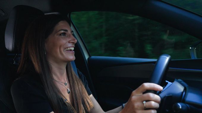 Das Infotainment vom Peugeot 308 bringt Cyndie nicht immer zum Lachen. Peugeot 308
