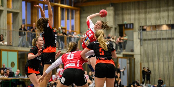 HVH-Spielerin Michelle Schmied in der Offensive. HV Herzogenbuchsee Michelle Schmied_