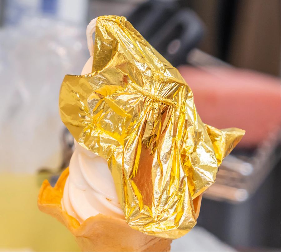 Blattgold ist die teuerste Delikatesse der Welt. Hier auf einem Eis.